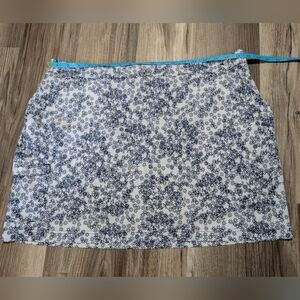 Columbia, Size 16 Women's Skort, Performance, PFG, Floral‎ White/Navy